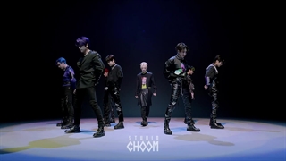 اجرای اهنگ Maniac از پسرای استری کیدز Starykids در استودیو چوم