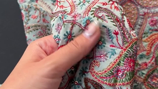 پارچه حریر زمینه ابی روشن و گلدوزی سنتی