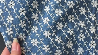 پارچه جین خامه دوزی طرح بابونه