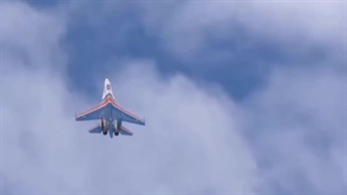 آیا امنیت ملی آنقدر بی ارزش است که نتوان درآمد یکماه پول نفت را صرف خرید تسلیحات نظامی پیشرفته کرد؟ جنگنده سوخو ۳۵