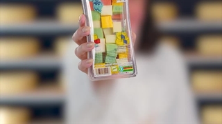 دستی که محصولات کالین توشه