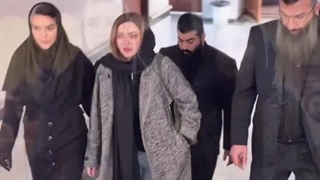 بهنوش طباطبایی با بادیگارد در دانشگاه دکتری گرفت!