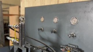 تست عملکرد جک‌های هیدرولیک صنعتی تولید تورال صنعت