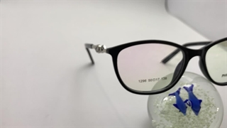 عینک طبی Philip Morris 09122724060