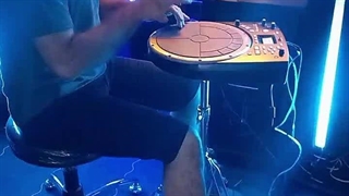 درامز کاور اهنگ حمید هیراد توسط حسن مهدوی با پرکاشن مدل هندسونیک