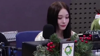 وایرال‌شده‌از انی آلدی‌پروجکت که‌وسط‌مصاحبه‌بهش‌حمله‌پانیک‌دست‌میده(کپ)