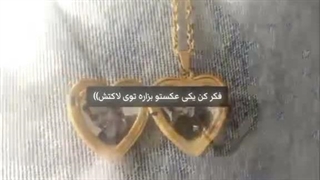 کیو داری عکست رو بزاره تو لاکتش یا خودت عکس کیو میزاری تو لاکتت؟:)