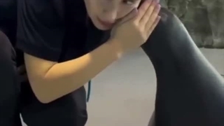 ●●○