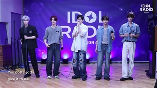⋆ اجرای لایو آهنگ Curious از گروه اندابل ” AND2BLE ” در برنامه IDOL RADIO