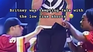 Britney_Spears_backup_dancers_making_sure_she_doesnt_have_a_1080p