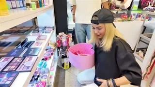 هر چی با یک دست نگه داری ، برات میخرم (ارسلان و مهگل)