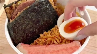 یه چیدمان غذای شرقی