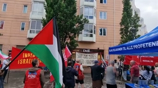 تجمع ضد استکباری مردم نروژ در میدان گرونلاند همزمان با مراسم وداع رهبر.....بسیجی های خارجی ان...