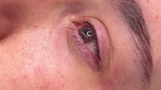 خط چشم و بن مژه سالن زیبایی حیرا ارومیه