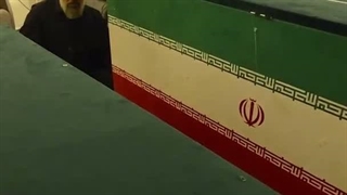 شعرخوانی محمد رسولی در پرواز تهران نجف کنار پیکر رهبر شهید انقلاب