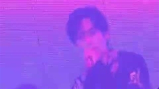 Slash رو اجرا کردن تیکه ای از تور run it seoul stray Kids