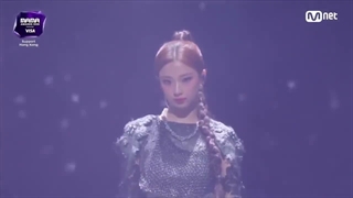 اجرای  WE GO UP  MAMA ver     DRIP  MAMA ver  MAMA 2025 از بیبی مانستر ( درخواستی )