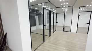 اجرای پارتیشن شیشه‌ای اداری با درین جام
