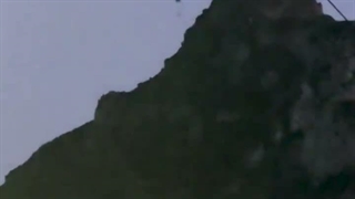 ورود یک مهاجر به اسپانیا با پاراگلایدر