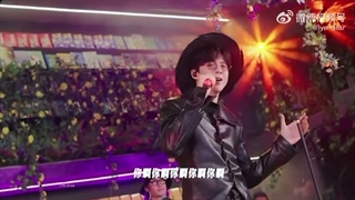 اجرای لیو یونینگ "你说爱情啊”