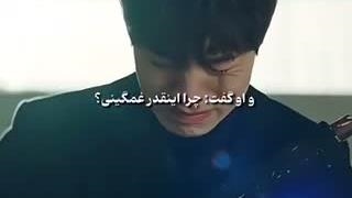 جواب دادم : داستان‌ها مرا غمگین می‌کنند..