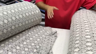 پارچه پاییزه و زمستانه بافت تریکو نخ مشکی با زمینه کرم