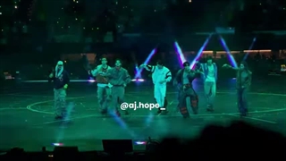 اجرا بی تی اس در لس آنجلس روز اول آهنگ Mic Drop