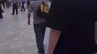 امروز یه جوون توی همدان بخاطره مشکلات زندگی خودسوزی کرد. مامور،برای اینکه پسره خودش رو آتیش نزنه،کتکش میزد.کپ