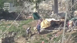 جنگجوی یمنی  آر پی جی میگیره دستش مثل کلاشینکف شلیک میکنه ! این واسه هر نیرو نظامی در جهان قفله
