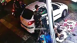 فیلم سرقت گوشی آیفون 13 از داخل خودروی 206 هاچبک با شیشه های دودی در محدوده پیروزی