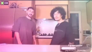 ممد افشار لایو گذاشته و تنها کاری که من میتونم بکنم زار زدنه چون بابام بغل دستمه وایییی خدایاااا