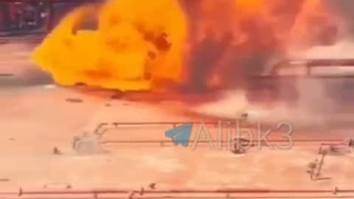 تصاویر تازه منتشر شده از یک کشتی متخلف در تنگه هرمز که مورد هدف قرار گرفت
